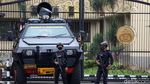 Foto Populer Sepekan: Bom Gereja dan Serangan Mabes Polri Bikin Heboh