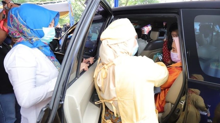 Mudahkan Lansia, Pemkot Malang Gelar Vaksinasi Drive Thru