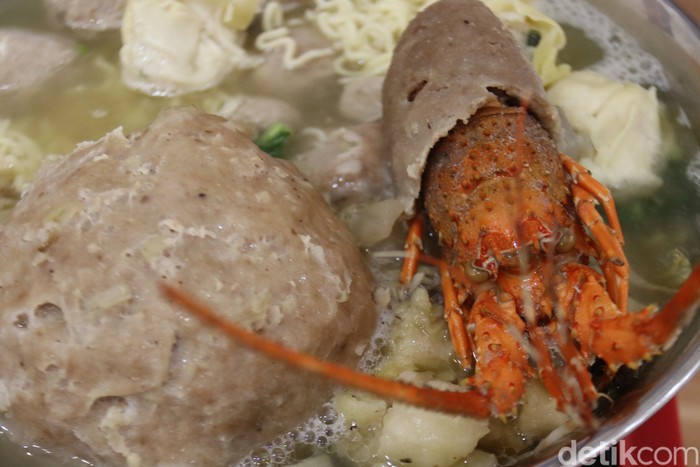 Nikmatnya Bakso Sultan, Bakso Sepanci yang Lagi Viral di Bandung Nikmatnya Bakso Sultan, Bakso Sepanci yang Lagi Viral di Bandung