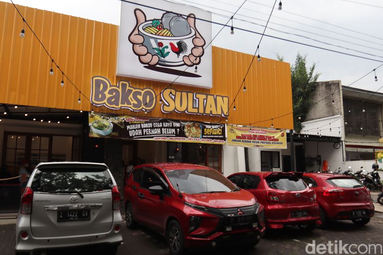 Nikmatnya Bakso Sultan, Bakso Sepanci yang Lagi Viral di Bandung
