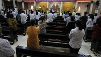 Kamis Putih adalah hari Kamis sebelum Paskah, pada Hari Raya Pekan Suci ini umat Kristen mempunyai tradisi memperingati Perjamuan Malam terakhir yang dipimpin oleh Yesus sebelum Yesus disalibkan. 