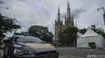 Penjagaan Gereja Katedral Jelang Pekan Suci Paskah