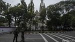 Penjagaan Gereja Katedral Jelang Pekan Suci Paskah