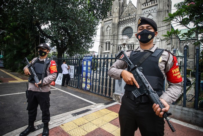Penjagaan Ketat Gereja di Indonesia Amankan Jumat Agung