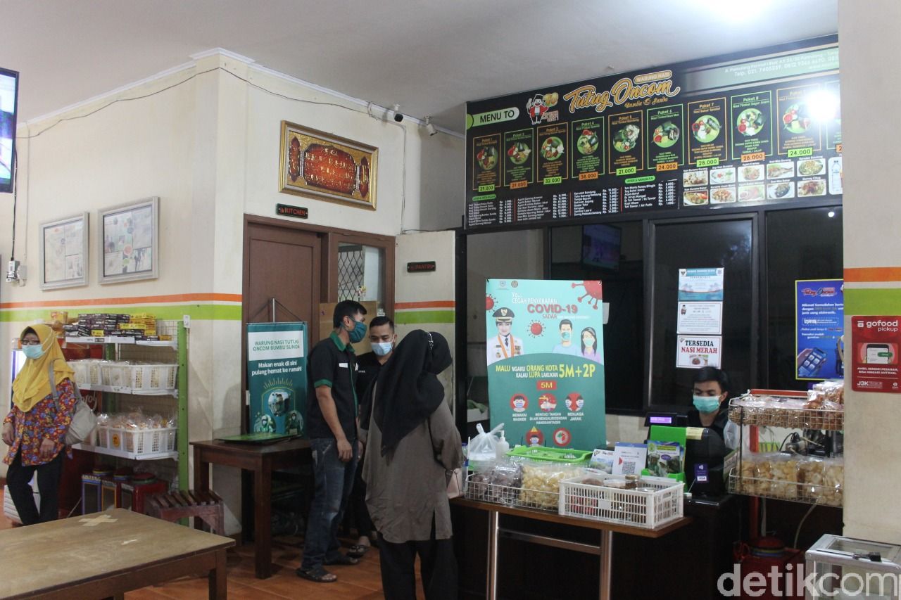 Raos Pisan! Nasi Tutug Oncom dengan Lauk Ayam Goreng di Pamulang