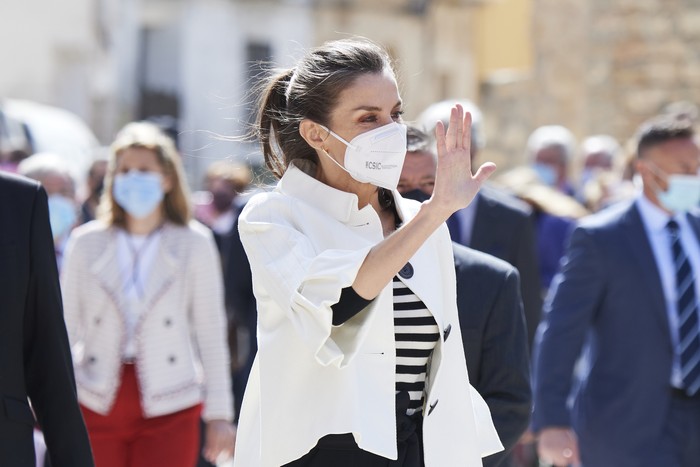 Ratu Letizia dan Raja Felipe VI FUENDETODOS, SPAIN - MARCH 29: King Felipe VI of Spain and Queen Letizia of Spain visit Fuendetodos on the occasion of the 275th anniversary of Goyas birthday on March 29, 2021 in Fuendetodos, Spain. (Photo by Carlos Alvarez/Getty Images)