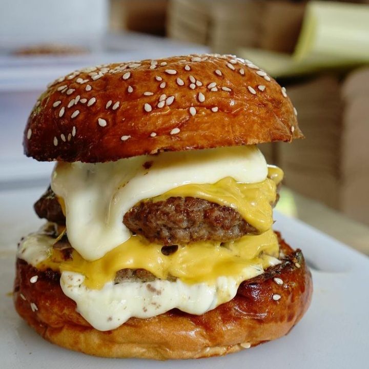 rekomendasi burger premium online di Jakarta dan sekitarnya.