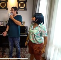 Pasha Ungu mendedikasikan sebuah sudut ruangannya sebagai tempat piano. Di situ, ia melepas rindu menjadi pemusik. (Foto: Dok: YouTube/Trans7 Official)