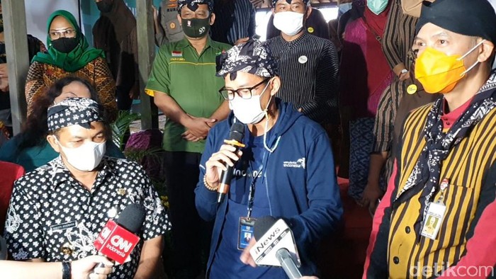 Sandiaga berkunjung ke Desa Wisata Lerep di Kabupaten Semarang, Kamis (1/4).