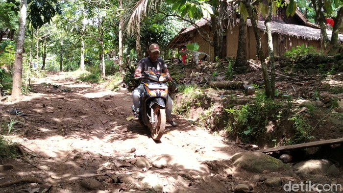Suasana kampung terisolir di Pandeglang.