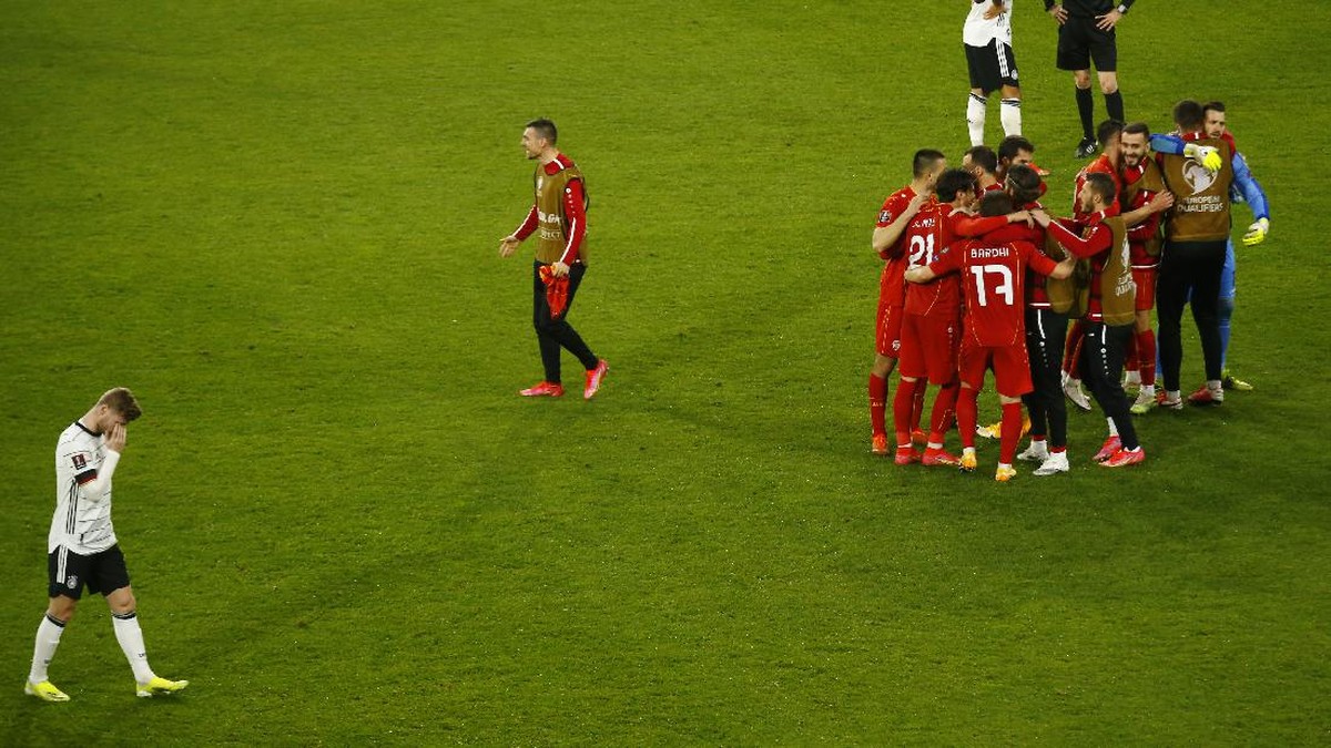 Pemain Timnas Makedonia Utara merayakan kemenangan 2-1 atas Timnas Jerman di Kualifikasi Piala Dunia 2022 Zona Eropa, Kamis (1/4/2021) dini hari WIB. (Foto: Thilo Schmuelgen - Pool/Getty Im/Pool)