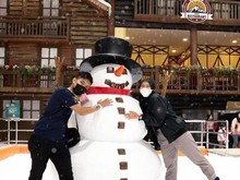 Long Weekend, Asyiknya Main Salju di Trans Snow World Bekasi