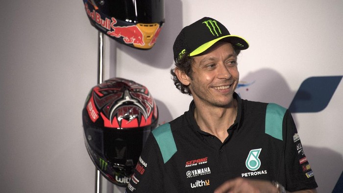 DOHA, QATAR - MARCH 25: Valentino Rossi of Italy and Petronas Yamaha SRT smiles during the press conference pre-event during the MotoGP of Qatar - Previews at Losail Circuit on March 25, 2021 in Doha, Qatar. (Photo by Mirco Lazzari gp/Getty Images)