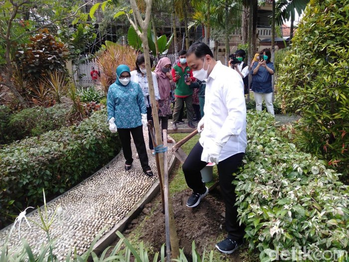 Wali Kota Surabaya Eri Cahyadi mendukung penuh kegiatan Yayasan Paliatif Surabaya. Sebab menurutnya, salah satu obat kanker ialah bahagianya hati.
