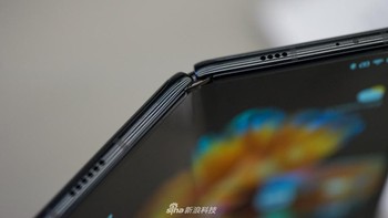 Ponsel ini ditenagai Snapdragon 888 yang diracik dengan RAM LPDDR5 hingga 16 GB. Memori internal yang disediakan 256 GB dan 512 GB. Foto: dok Sina Mobile