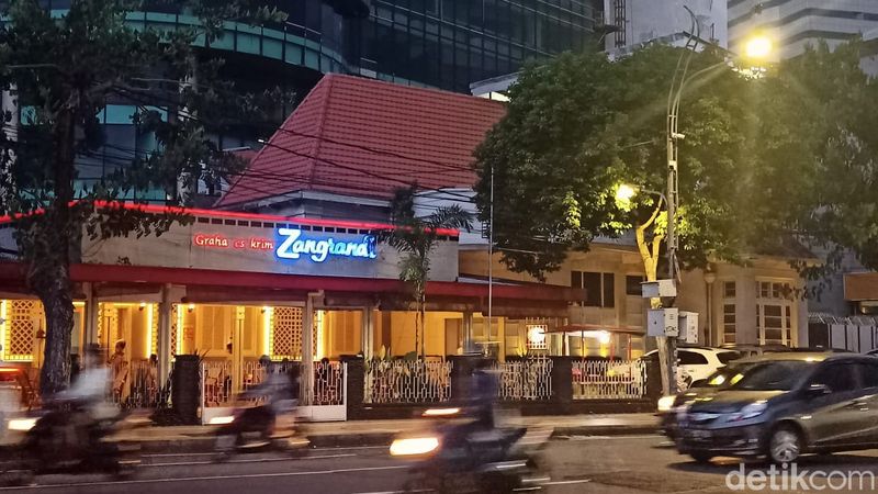 Es krim legendaris di Surabaya.