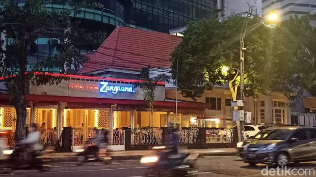 Es krim legendaris di Surabaya.