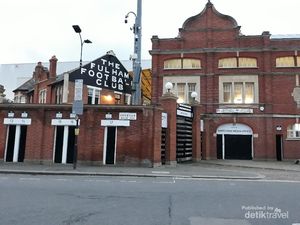 Bertandang ke Craven Cottage, Kandang Fulham FC yang Bak Deretan Ruko