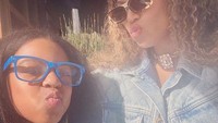 Ia tampak kompak saat berfoto bersama Blue Ivy. Foto: (dok. Instagram @beyonce)
