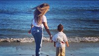 Tak lupa ia juga mengunggah foto kebersamaan dengan Sir Carter. Foto: (dok. Instagram @beyonce)