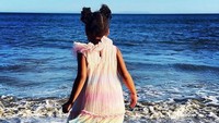 Pelantun hits Halo tersebut juga mengunggah foto salah satu dari si kembar, Rumi Carter. Foto: (dok. Instagram @beyonce)