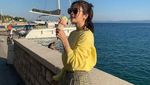 Cantiknya Chorong APINK Saat Jadi Model Soju dan Nikmati Es Krim