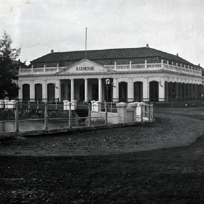 Lenyap Tanpa Jejak, Gedung Kolonial Jakarta Tinggal Foto