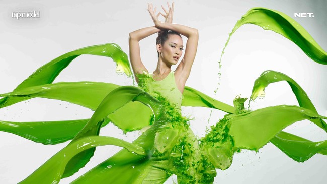 Selain sebagai model, Danella Ilene juga seorang makeup artist yang berdomisili di Bali. Dia bekerja sebagai makeup artist melalui akun Instagram @roselen_makeupartist. Foto: Dok. Instagram @danellailene, Instagram @intm_nettv