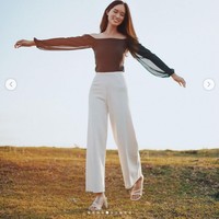 Pengakuan Ilene ini kemudian ditanggapi Deddy Corbuzier dan Luna Maya sebagai juri Indonesias Next Top Model. Deddy bingung kenapa Ilene bisa depresi. Kamu cantik, kamu model, tinggi, seksi iya, pintar iya. Kalau kamu depresi, kamu menghina tukang martabak yang jualan depan rumah saya, begitu kata pria yang populer sebagai YouTuber dan Podcaster itu. Serius? Aku suka banget makan, jadinya aku eating disorder kali ya, timpal Luna Maya. Foto: Dok. Instagram @danellailene, Instagram @intm_nettv