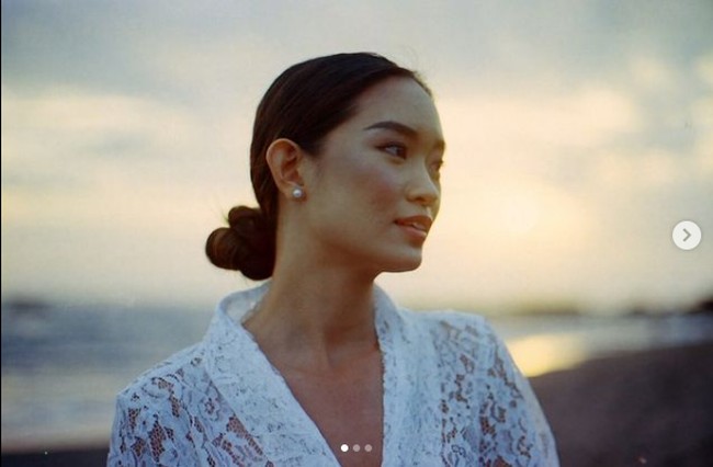 Danella Ilene merupakan model kelahiran Bali tahun 1996. Dia kini dikenal sebagai finalis Indonesias Next Top Model season pertama. Foto: Dok. Instagram @danellailene, Instagram @intm_nettv