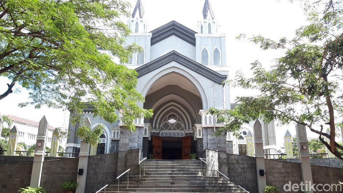 Gereja Katolik Santo Laurensius Tangsel.