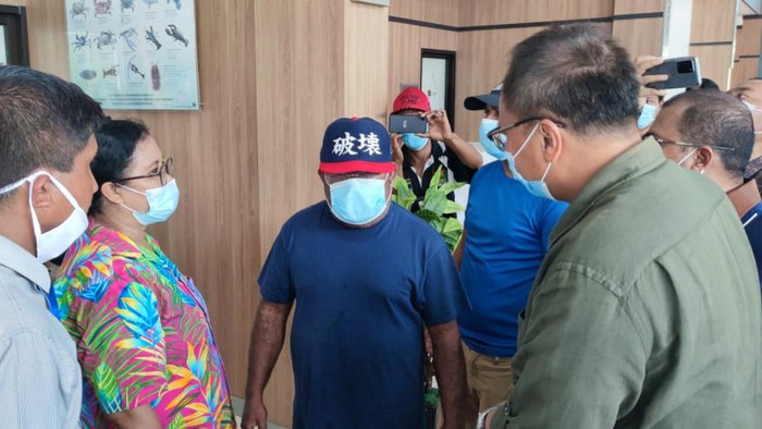 Gubernur Papua, Lukas Enembe, di PLBN Skouw