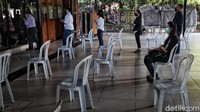 Jaga jarak diterapkan untuk mencegah penyebaran COVID-19.