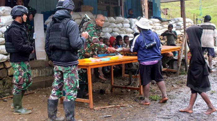 Jumat Berkah Dari Prajurit Siliwangi Untuk Warga Nduga Papua Prajurit Kodam III Siliwangi menggelar kegiatan Jumat Berkah di Distrik Mbua, Kabupaten Nduga, Papua. Kegiatan itu dilakukan disela-sela misi Satgas Penyangga Mobile Yonif 310/KK Sukabumi, yang berlangsung sejak 12 Oktober 2020 lalu.