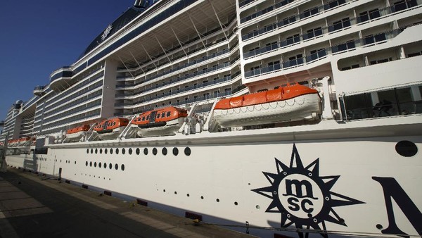 Kapal pesiar MSC Grandiosa kembali berlayar setelah sempat berhenti beroperasi akibat pandemi COVID-19. Kapal pesiar MSC Grandiosa kembali berlayar setelah sempat berhenti beroperasi akibat pandemi COVID-19.