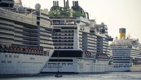 Kapal pesiar MSC Grandiosa sedang berlabuh di Civitavecchia, Roma, Rabu (31/3/2021) lalu.