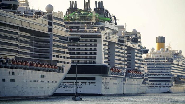 Kapal Pesiar Ini Kembali Berlayar dengan Prokes Ketat MSC Cruises, perusahaan pelayaran kapal pesiar berbasis di Jenewa kembali melayani wisatawan. MSC Cruises menggunakan MSC Grandiosa untuk melayari lautan.