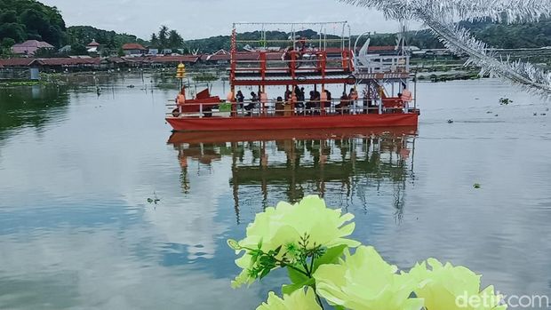 Kapal tradisional di Rawa Jombor