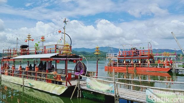 Kapal tradisional di Rawa Jombor