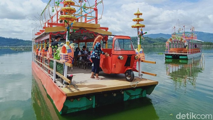 Kapal tradisoonal di Rawa Jombor, Klaten