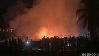 Terkait penyebab kebakaran, polisi meyakini adanya korsleting listrik di lokasi kejadian.