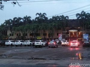Libur Paskah, Wisatawan Mulai Berdatangan ke Pantai Palabuhanratu