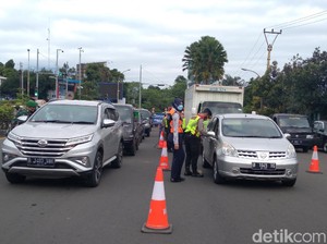 Tak Bawa Hasil Antigen, 150 Kendaraan Wisatawan Diputar Balik di Puncak