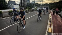 Jumlah warga yang berolahraga terpantau meningkat di bandingkan hari-hari biasa.
