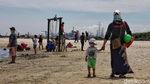 Libur Panjang, Pantai Ancol Diserbu Wisatawan