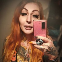 Seperti dikutip dari Daily Star, Marilyn terinspirasi dari boneka vampir yang dikoleksinya. Sejak berusia 12 tahun dirinya sudah berdandan dengan gaya gotik. Foto: Instagram/@mizz.intra