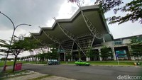 Bandara Internasional Jawa Barat (BIJB) Kertajati, Majalengka, tampak sepi, Jumat (2/4/2021).