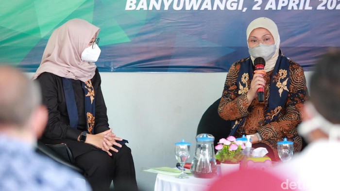 Menteri Ketenagakerjaan Ida Fauziyah mengapresiasi program UMKM Naik Kelas yang dicanangkan Pemkab Banyuwangi. Bahkan Ida meminta agar Banyuwangi bisa memaksimalkan Balai Latihan Kerja (BLK) milik Kementerian Ketenagakerjaan yang ada di Banyuwangi, untuk disinergikan dengan program UMKM Naik Kelas.