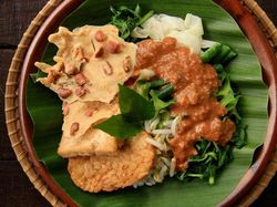 Nasi Pecel Enak Rp 15 Ribuan Buat Makan Siang Ada di 5 Tempat Ini