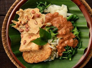 Nasi Pecel Enak Rp 15 Ribuan Buat Makan Siang Ada di 5 Tempat Ini